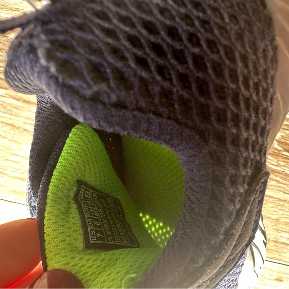 EUC Skechers Toddler size 7 - Picture 4 of 6